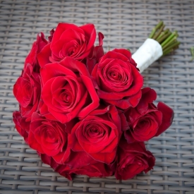 Buchet de mireasa clasic din trandafiri rosii