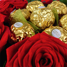 Buchet GOLD cu trandafiri si Ferrero Rocher