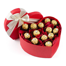 Cutie GOLD cu petale de trandafir si Ferrero Rocher