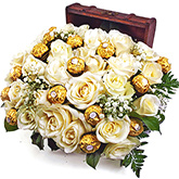 Cufăr GOLD cu trandafiri albi si Ferreo Rocher