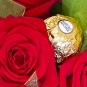 Cos GOLD cu trandafiri si Ferrero Rocher